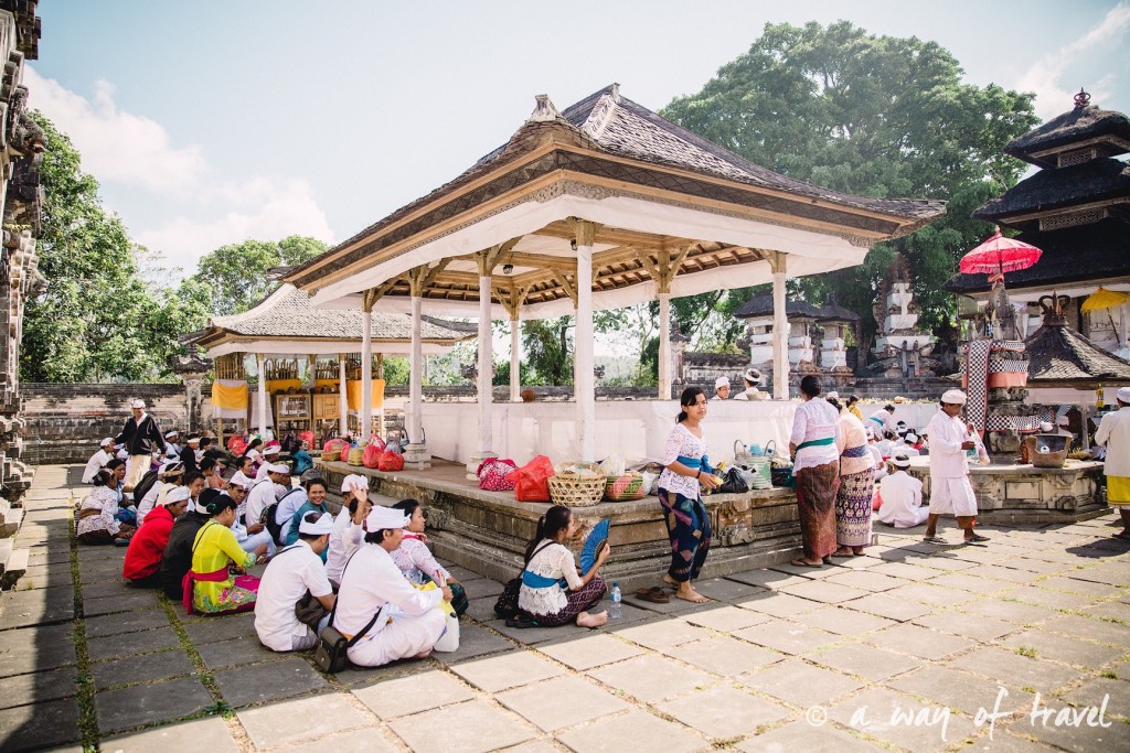 Pura Lempuyang  ceremonie Tirtagangga water palace visit bali indonesia 35